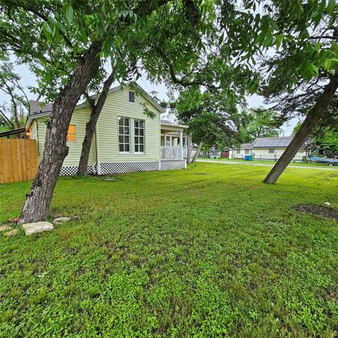 401 Shaw ST, Taylor, TX 76574