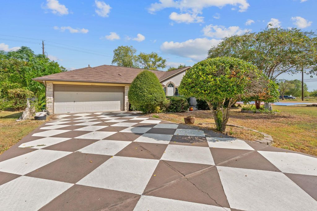 2000 Rendova LN, Pflugerville, TX 78660