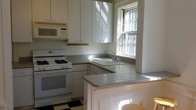 77 Martin St. 6, Cambridge, MA 02138