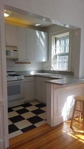 77 Martin St. 6, Cambridge, MA 02138