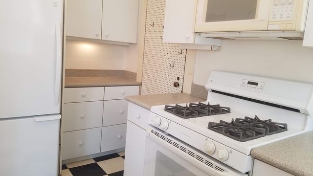 77 Martin St. 6, Cambridge, MA 02138