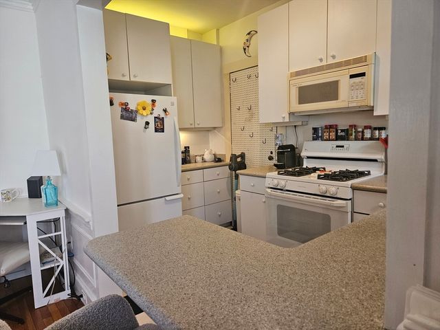 77 Martin St. 6, Cambridge, MA 02138