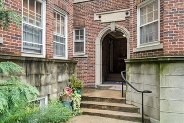 77 Martin St. 6, Cambridge, MA 02138