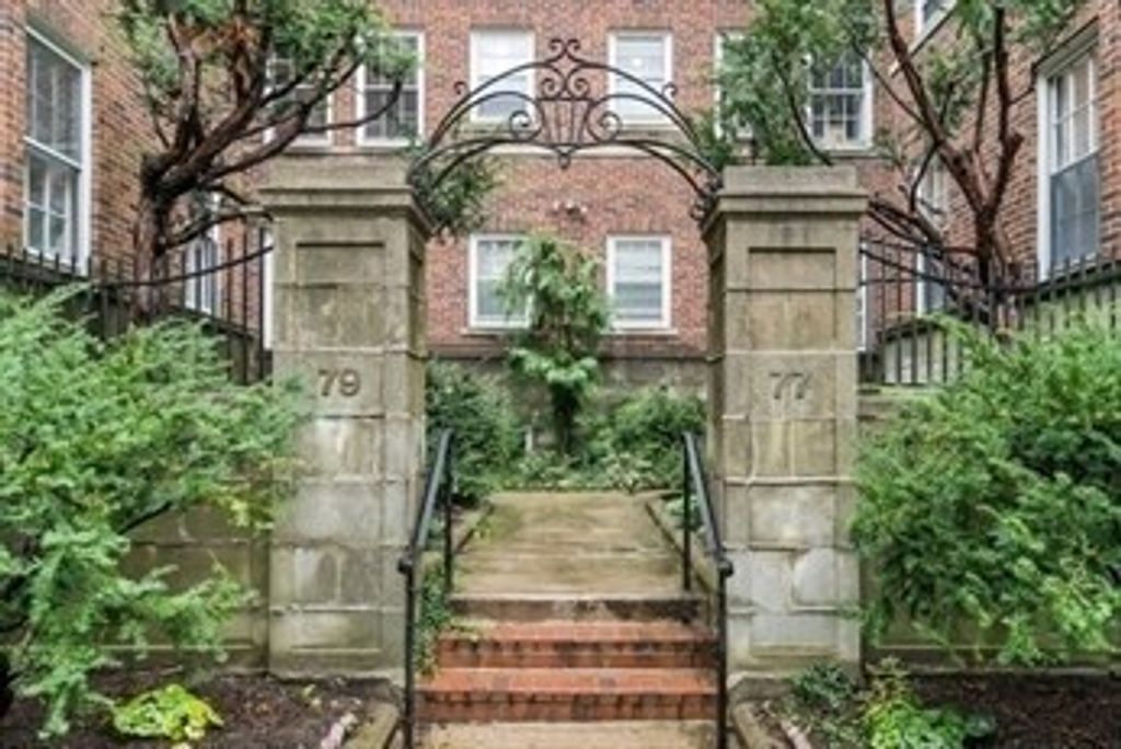 77 Martin St. 6, Cambridge, MA 02138