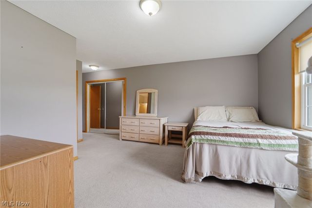 28 Lake Park Road, Conneaut, OH 44030