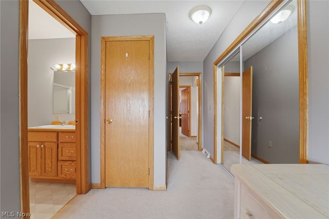 28 Lake Park Road, Conneaut, OH 44030