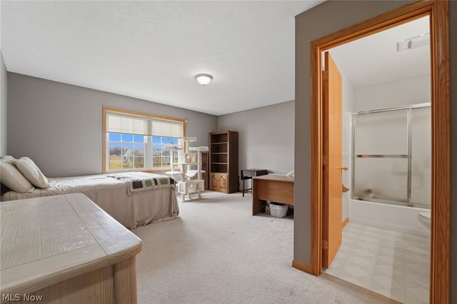 28 Lake Park Road, Conneaut, OH 44030