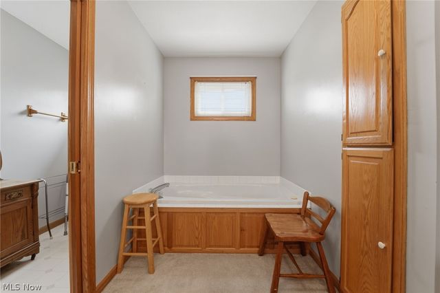 28 Lake Park Road, Conneaut, OH 44030