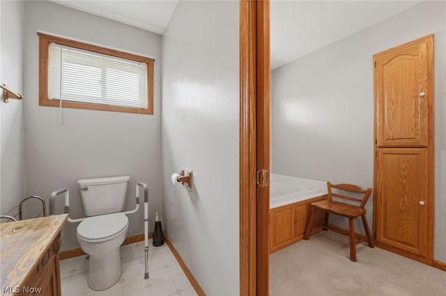 28 Lake Park Road, Conneaut, OH 44030