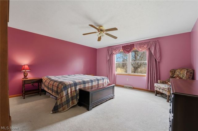 28 Lake Park Road, Conneaut, OH 44030