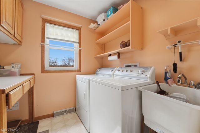 28 Lake Park Road, Conneaut, OH 44030