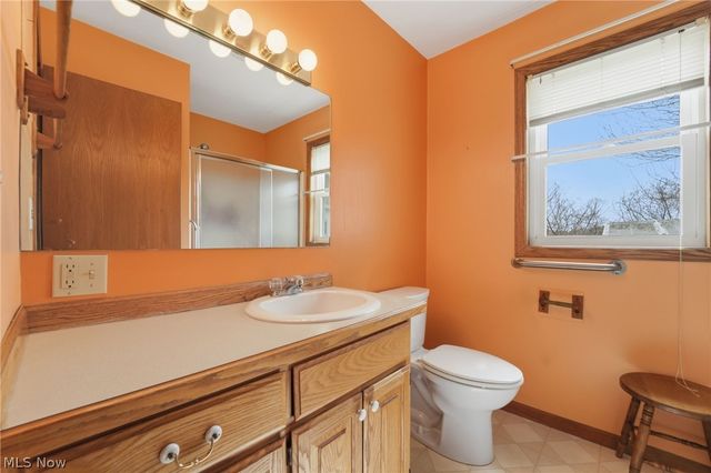 28 Lake Park Road, Conneaut, OH 44030