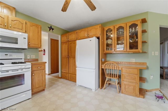 28 Lake Park Road, Conneaut, OH 44030