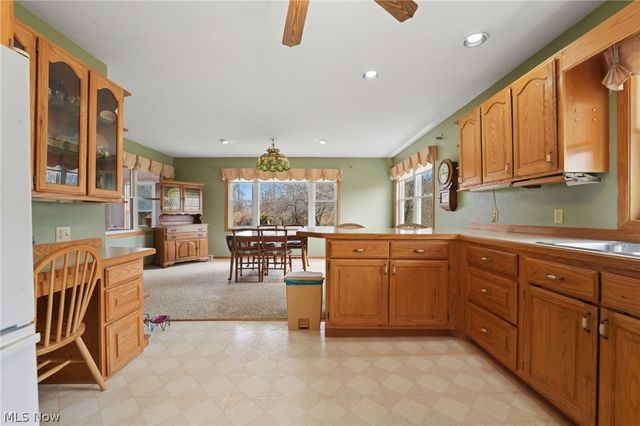 28 Lake Park Road, Conneaut, OH 44030