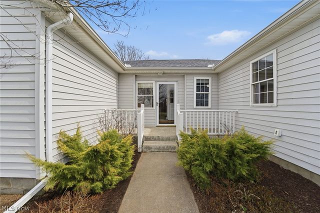 28 Lake Park Road, Conneaut, OH 44030