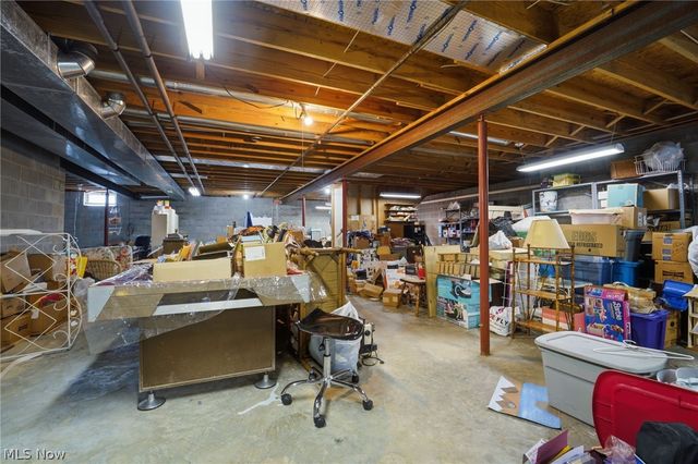 28 Lake Park Road, Conneaut, OH 44030