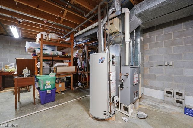 28 Lake Park Road, Conneaut, OH 44030