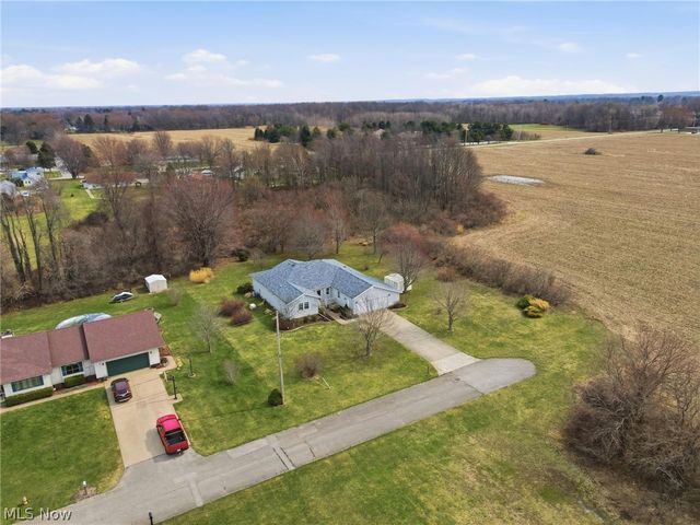 28 Lake Park Road, Conneaut, OH 44030