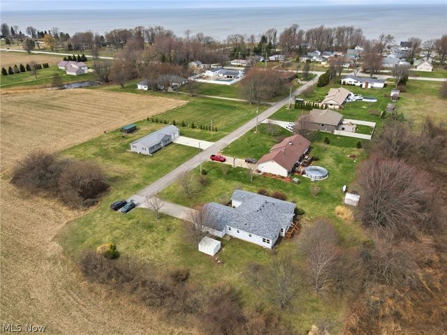 28 Lake Park Road, Conneaut, OH 44030