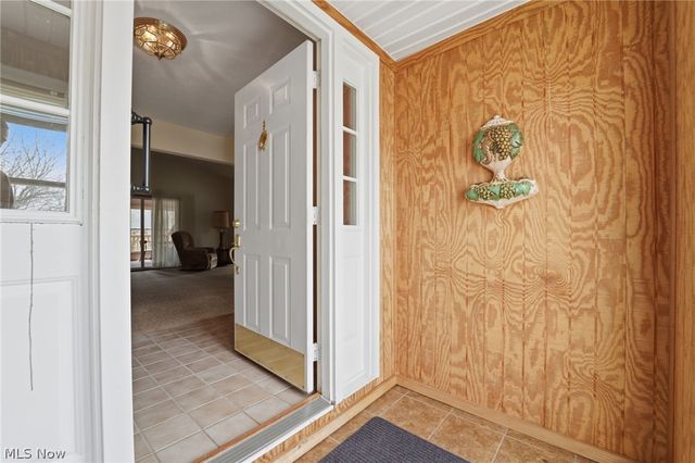 28 Lake Park Road, Conneaut, OH 44030