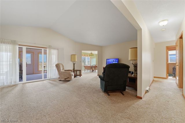 28 Lake Park Road, Conneaut, OH 44030