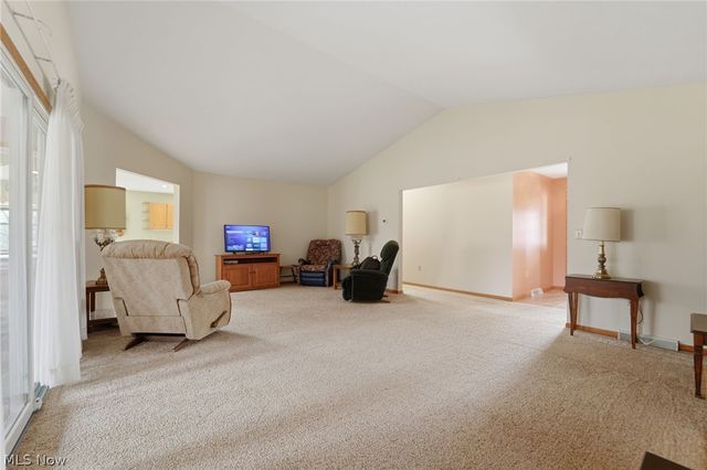 28 Lake Park Road, Conneaut, OH 44030