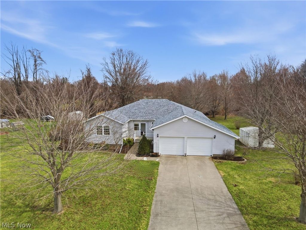 28 Lake Park Road, Conneaut, OH 44030