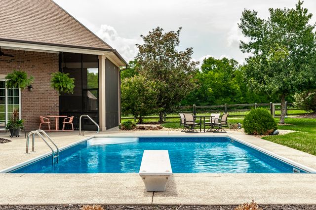 2436 Long Hollow Pike, Hendersonville, TN 37075