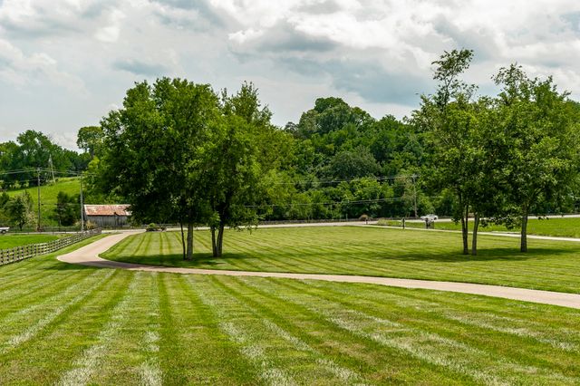 2436 Long Hollow Pike, Hendersonville, TN 37075
