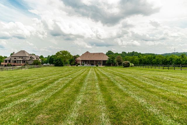 2436 Long Hollow Pike, Hendersonville, TN 37075