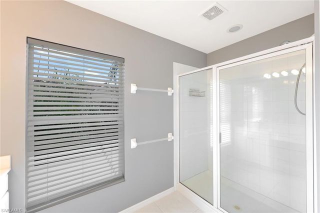 1088 Oxford LN 48, Naples, FL 34105