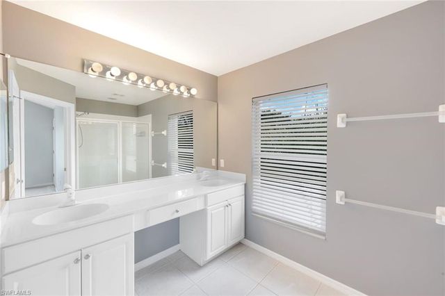 1088 Oxford LN 48, Naples, FL 34105