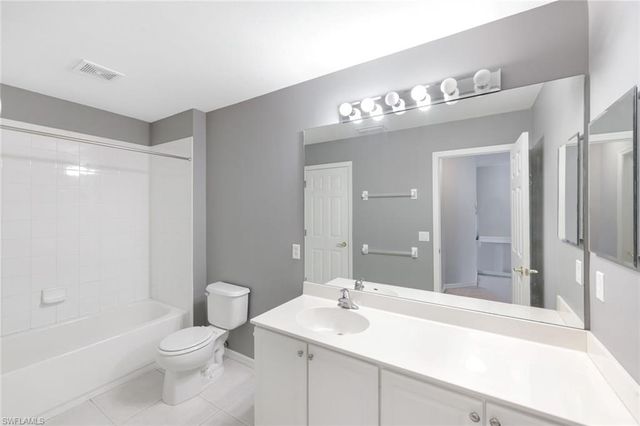 1088 Oxford LN 48, Naples, FL 34105