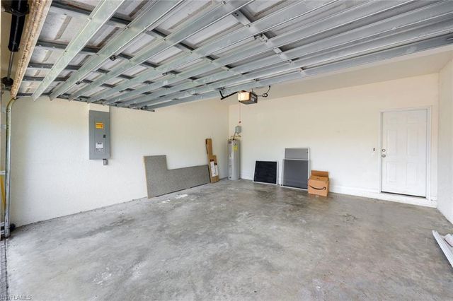 1088 Oxford LN 48, Naples, FL 34105