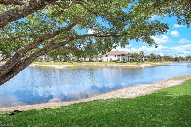 1088 Oxford LN 48, Naples, FL 34105