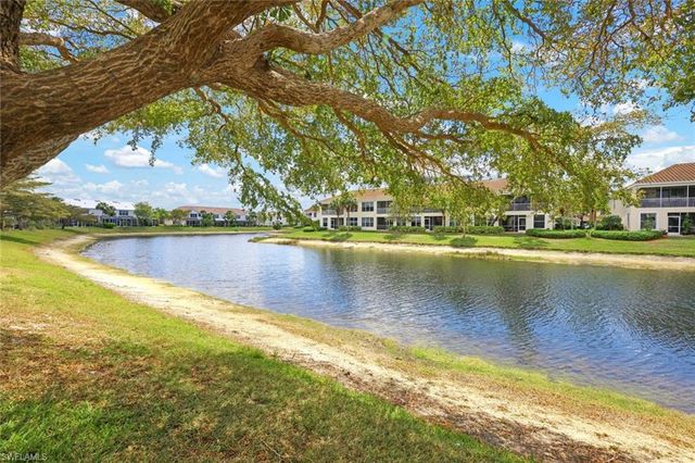 1088 Oxford LN 48, Naples, FL 34105