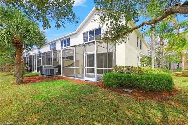 1088 Oxford LN 48, Naples, FL 34105