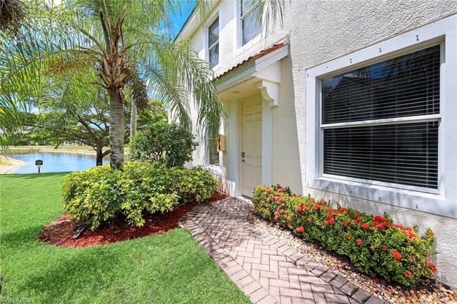 1088 Oxford LN 48, Naples, FL 34105