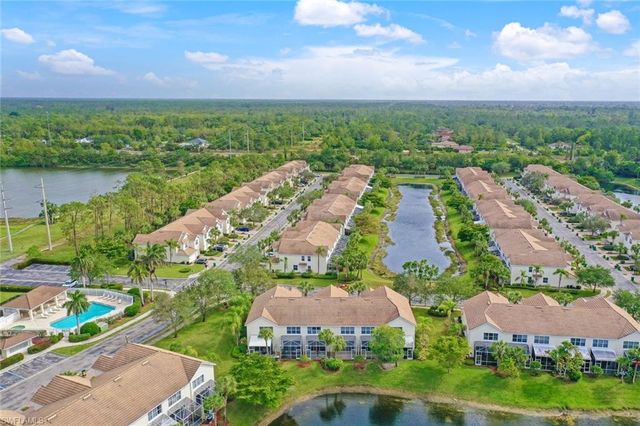 1088 Oxford LN 48, Naples, FL 34105