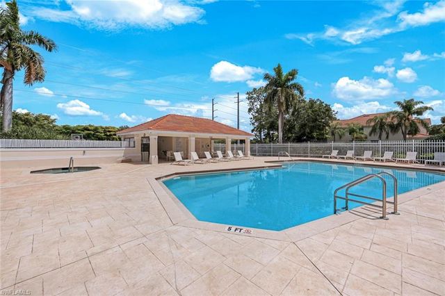 1088 Oxford LN 48, Naples, FL 34105