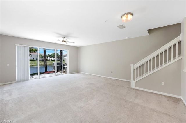 1088 Oxford LN 48, Naples, FL 34105