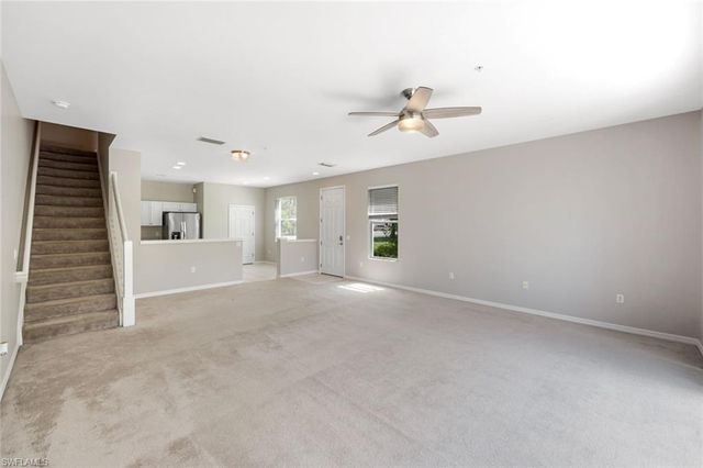 1088 Oxford LN 48, Naples, FL 34105