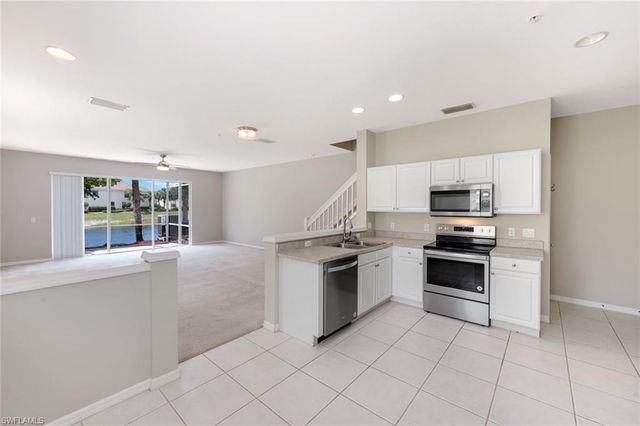 1088 Oxford LN 48, Naples, FL 34105