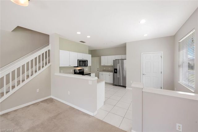 1088 Oxford LN 48, Naples, FL 34105