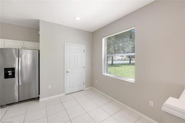 1088 Oxford LN 48, Naples, FL 34105