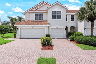 1088 Oxford LN 48, Naples, FL 34105