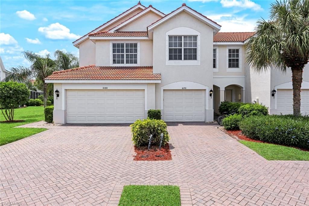 1088 Oxford LN 48, Naples, FL 34105