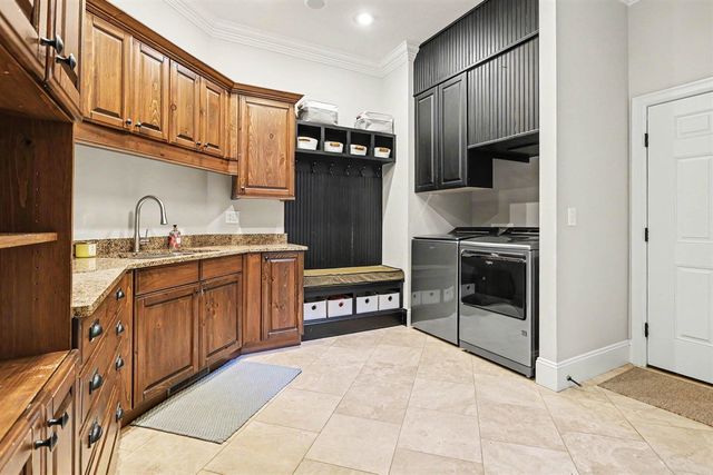 4945 S Stockbridge Drive, Saint Joseph, MI 49085