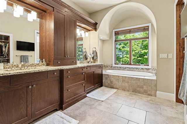 4945 S Stockbridge Drive, Saint Joseph, MI 49085
