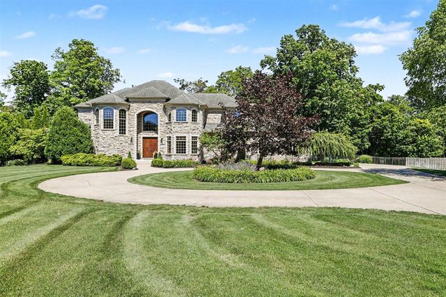 4945 S Stockbridge Drive, Saint Joseph, MI 49085